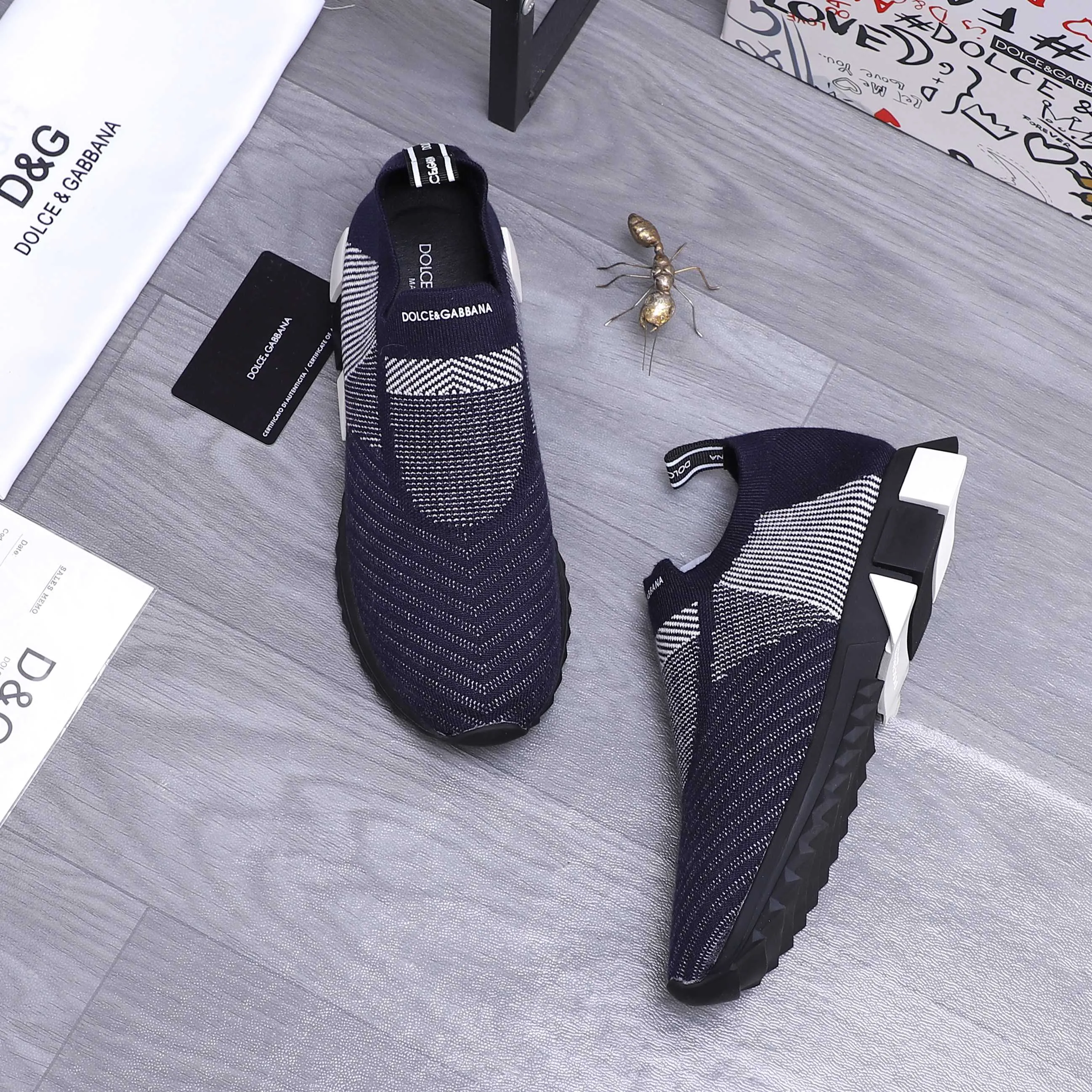 Men's shoes 💰p360 Product trademark: DG (Dolce & Gabbana) casual shoes for couples. Regular size: 36-46 (45.46 is custom-made and non-refundable) Product materials: Selected fly-knit breathable upper, cowhide insole, rubber outsole